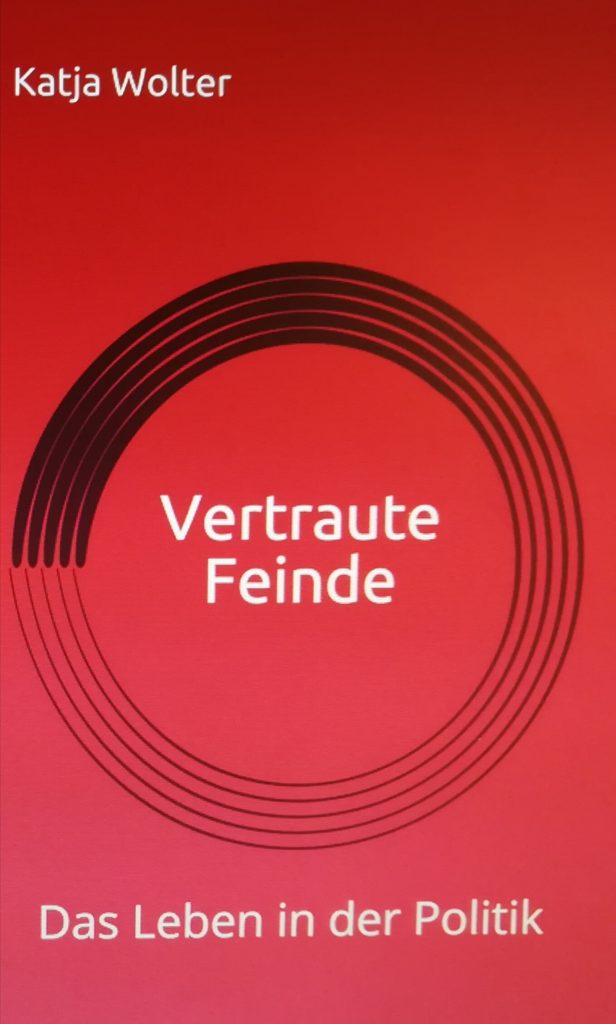 Politikcoach Katja Wolter interviewt Politiker aus den Bundestag für ihr Buch Vertraute Feinde