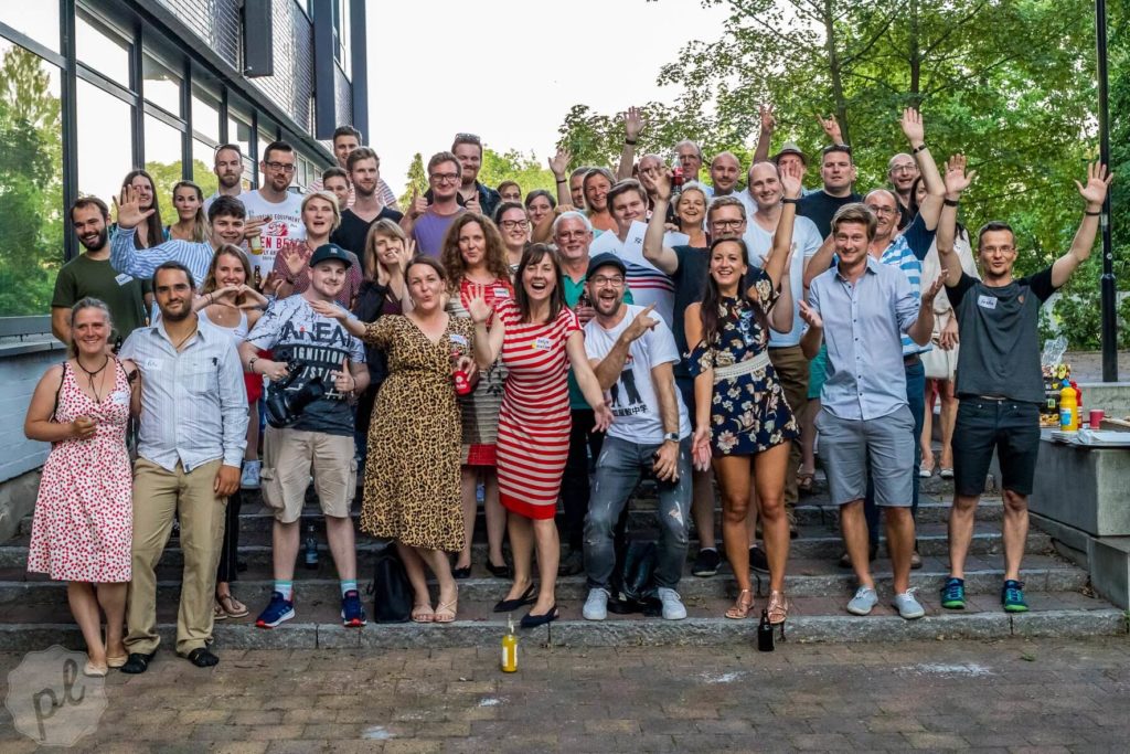 Die Teilnehmer/innen des PitchLab - Netzwerkevent in Greifswald feiern das Sommerfest